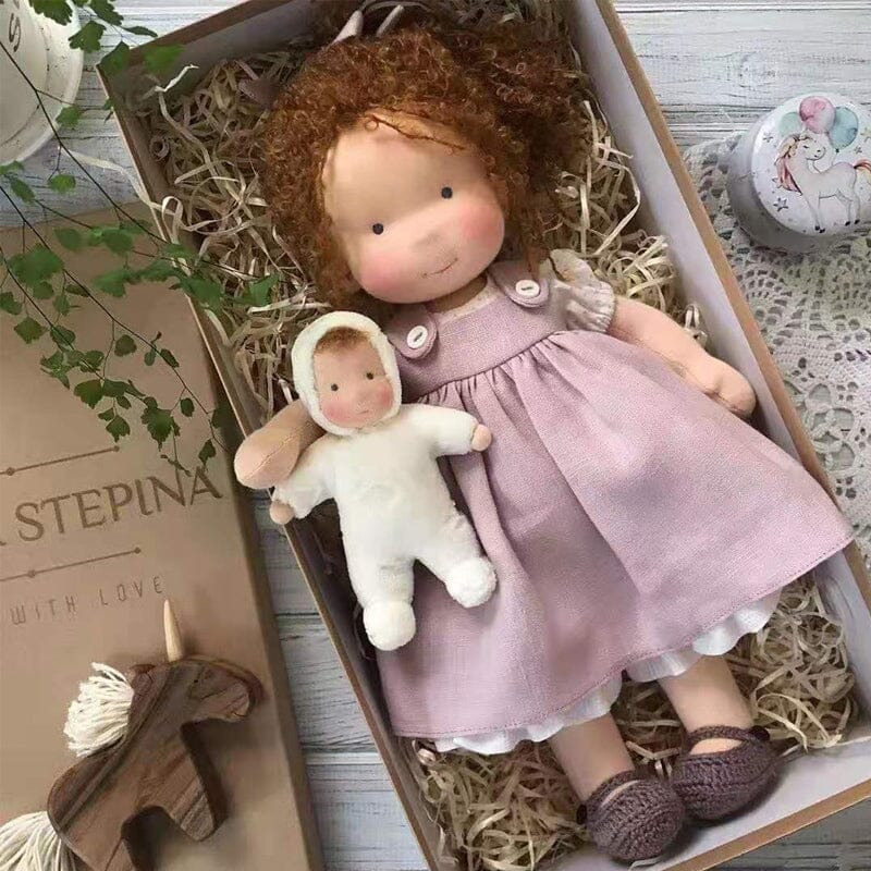 Håndlaget Waldorf dukke Skanto