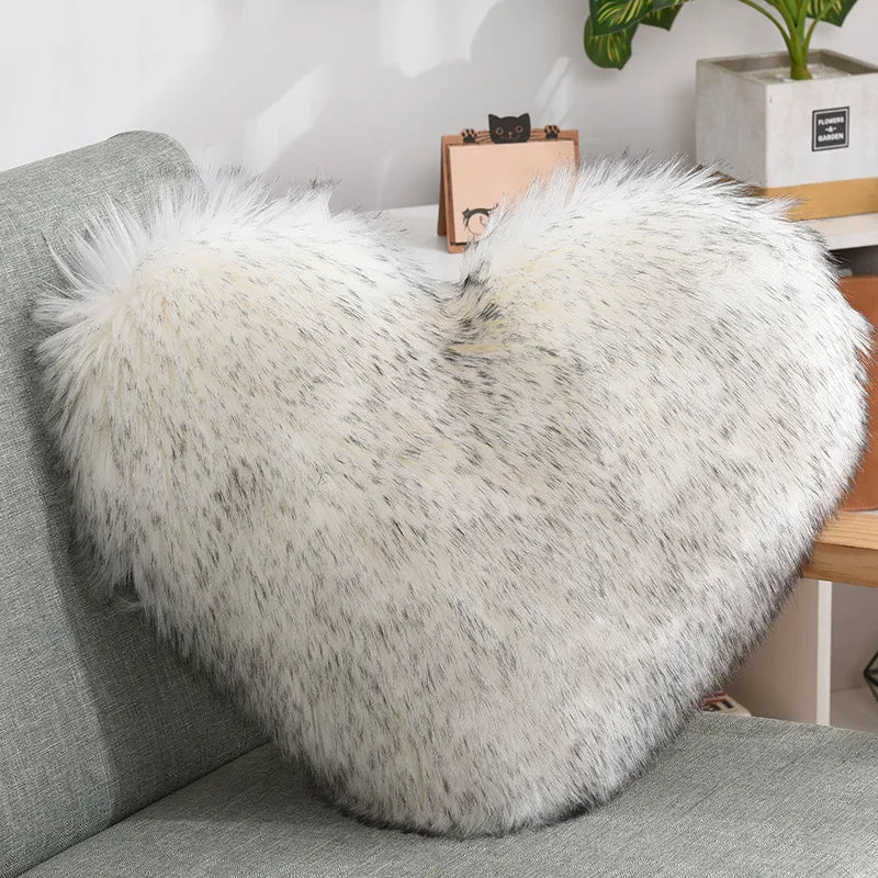 Myk hjerteformet fluffy sofa pute i myk polyester | Skanto