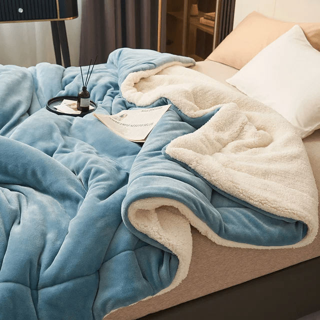 Skanto | SOFTHUG LUXE – Plysj Flanell Fleece Teppel for Komfort & Stil