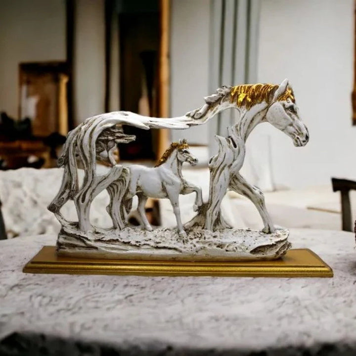 Skanto | Galopperende hestestatue med ponni steinfigur