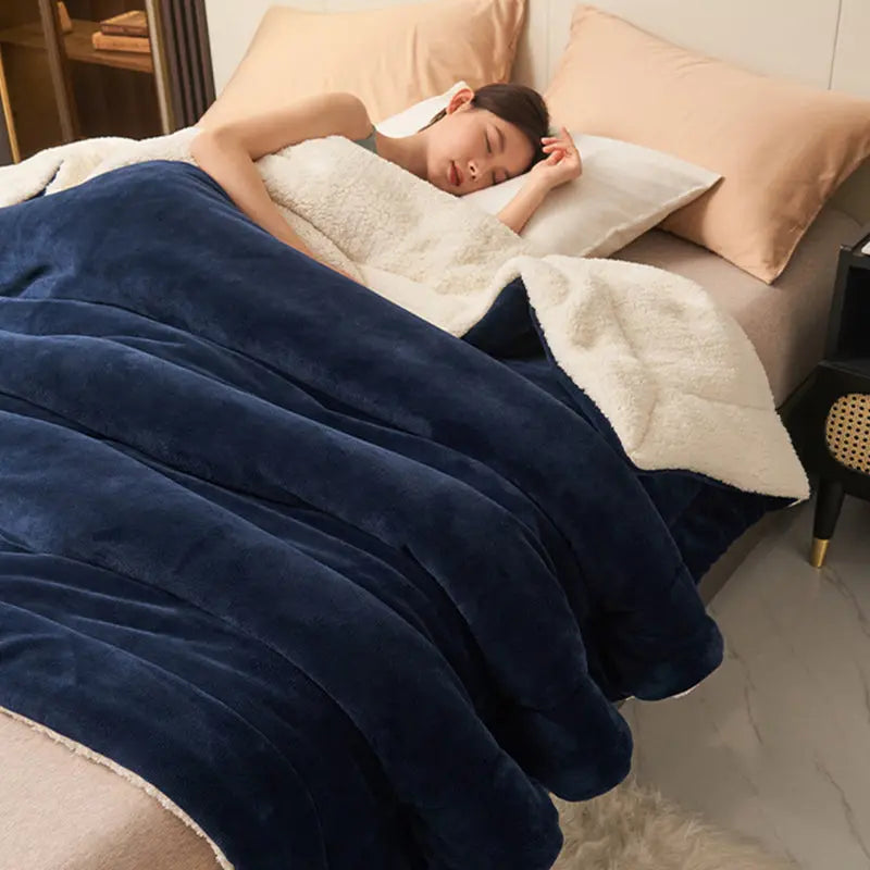 Skanto | HugLuxe Reversibel Teppe – Velur & Lammeull for Alle Årstider