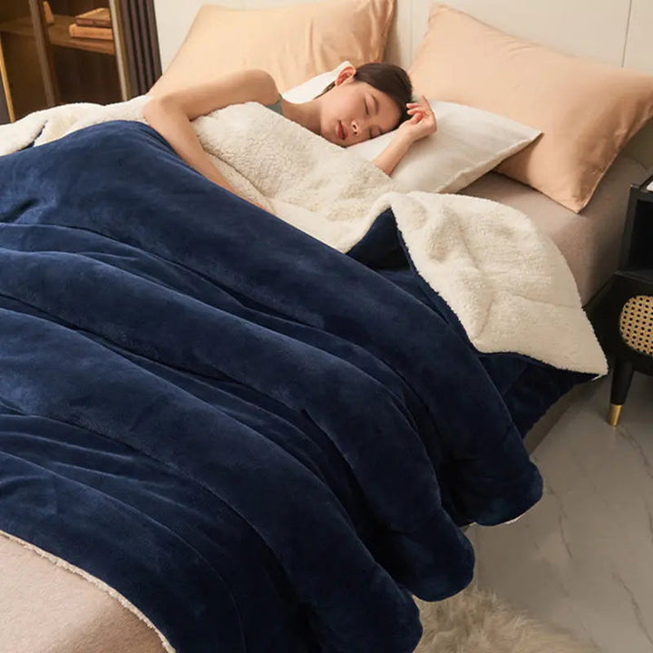 Skanto | HugLuxe Reversibel Teppe – Velur & Lammeull for Alle Årstider