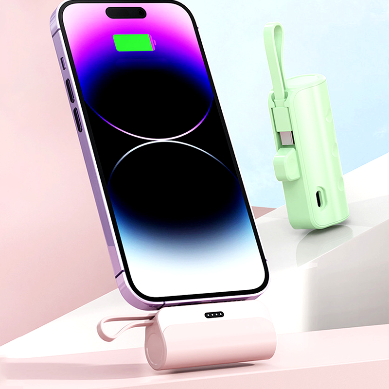 Skanto | Bærbar Powerbank med Høy Kapasitet og Innebygde Kabler
