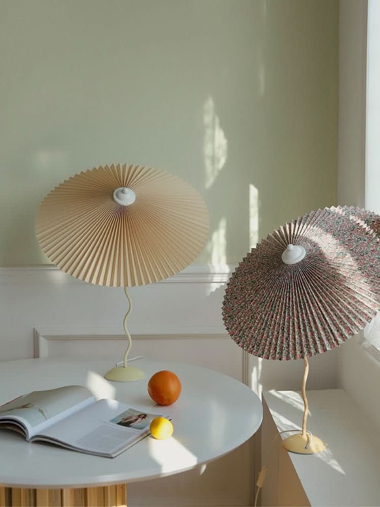 Skanto | Squiggle Paraply Bordlampe – Moderne Twirl Design med Krom Finish