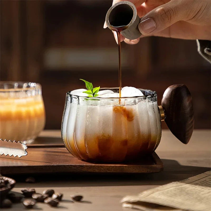 Stripet varmebestandig silikonglass kaffekopp med trekant | Skanto