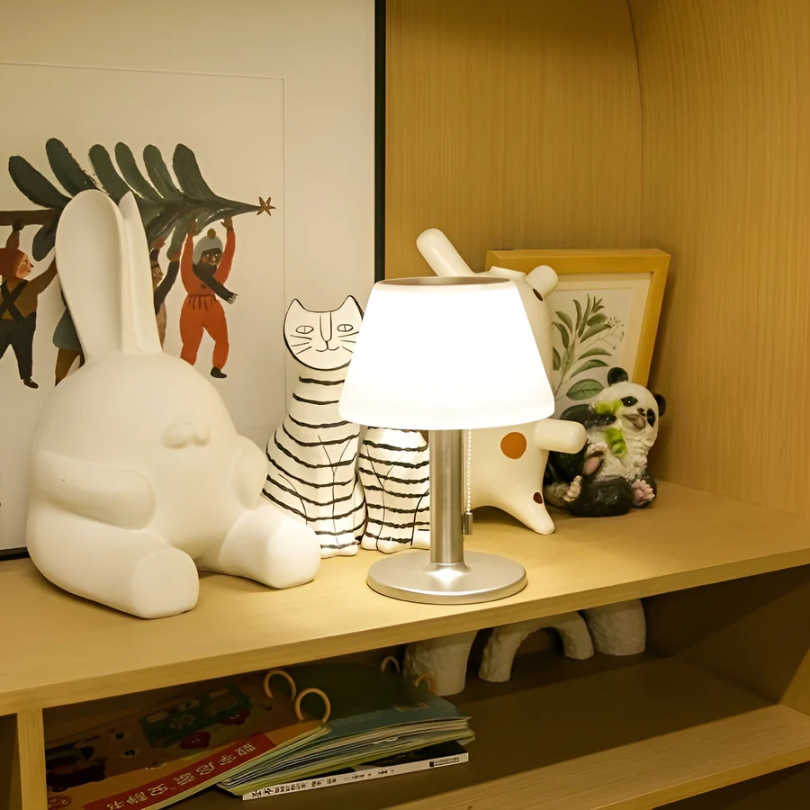 Skanto | Stilig Solenergidrevet Bordlampe - SolarLuxe