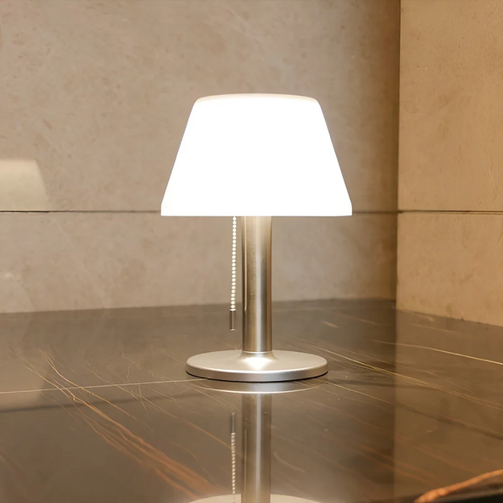 Skanto | Stilig Solenergidrevet Bordlampe - SolarLuxe