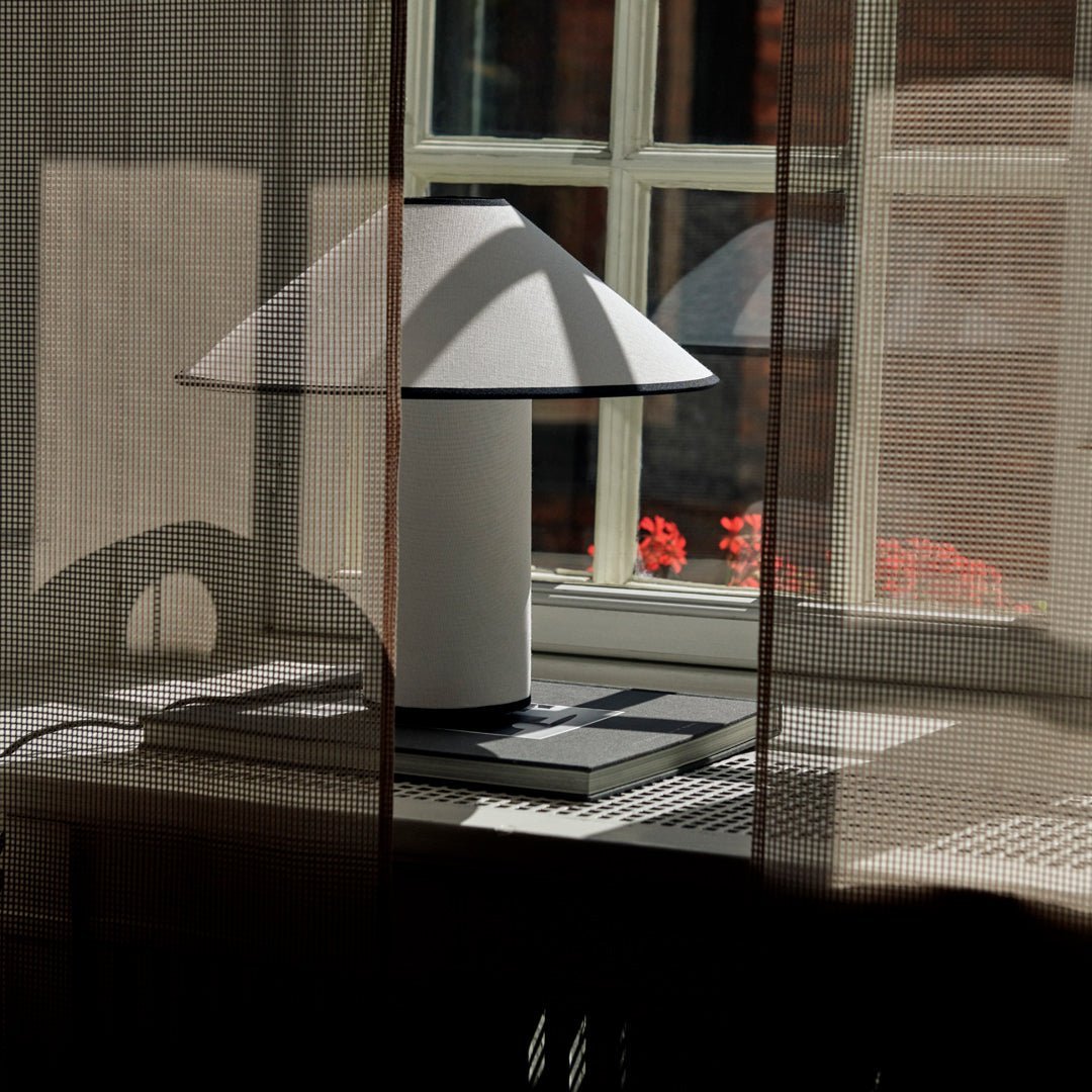 Skanto | Bordlampe med tekstilskjerm – Lunara