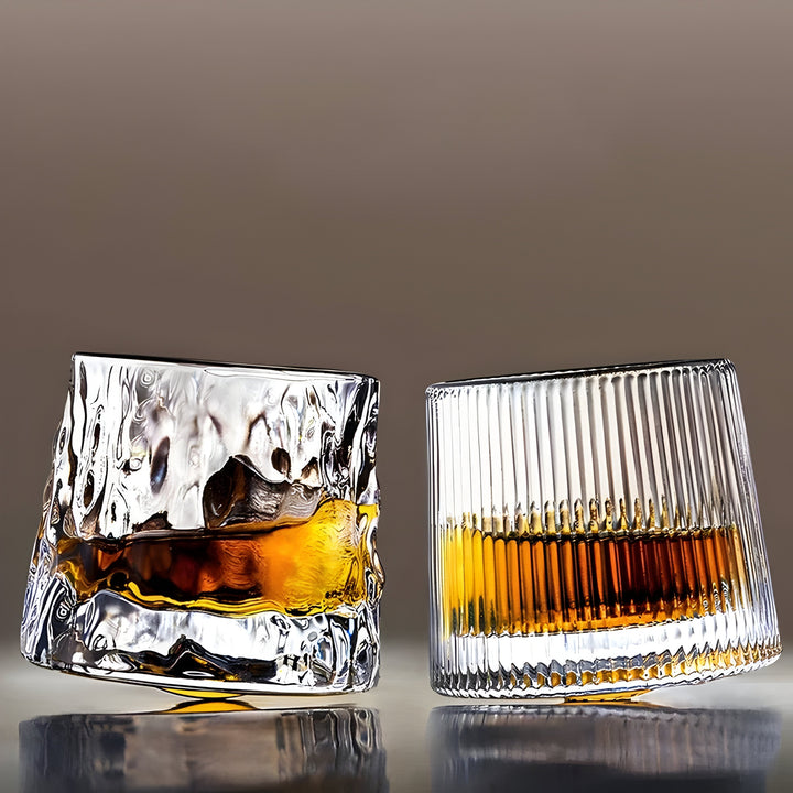 Whiskyglass med 360° rotasjonsfunksjon – Teksturert design for stilig drikkeglede