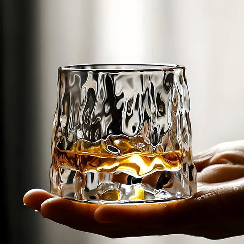 SwirlSip – Roterbart, teksturert whiskeyglass med et slående ribbet design Skanto