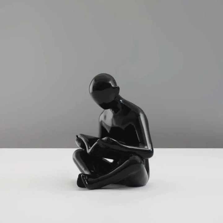 Skanto | Liam - Kreativ bokstøtte med lesende mann skulptur
