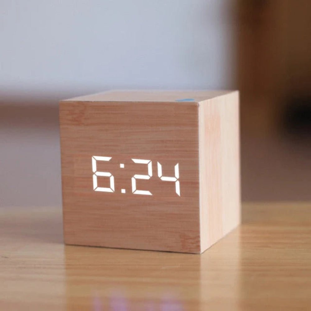 Skanto | ZENICUBE – Minimalistisk LED Vekkerklokke med Tid, Dato & Temperaturvisning
