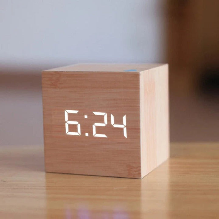 Skanto | ZENICUBE – Minimalistisk LED Vekkerklokke med Tid, Dato & Temperaturvisning