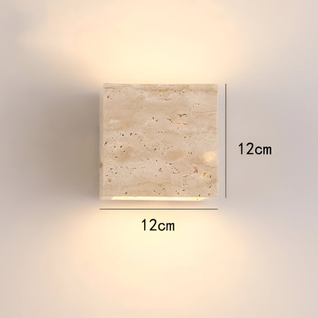 Skanto | Vegglampe laget av travertin for en varm og elegant atmosfære