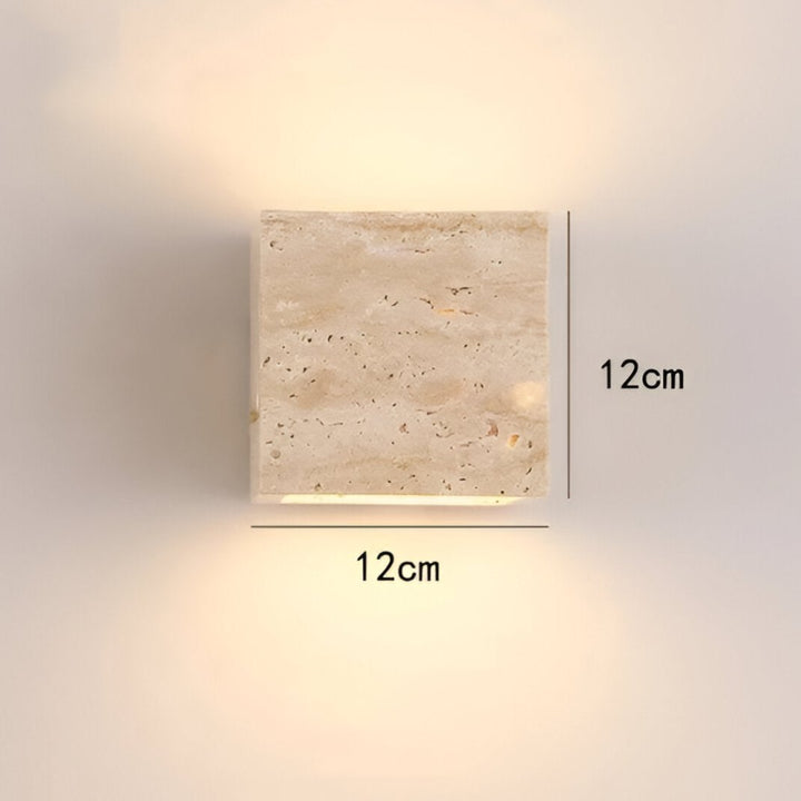 Skanto | Vegglampe laget av travertin for en varm og elegant atmosfære