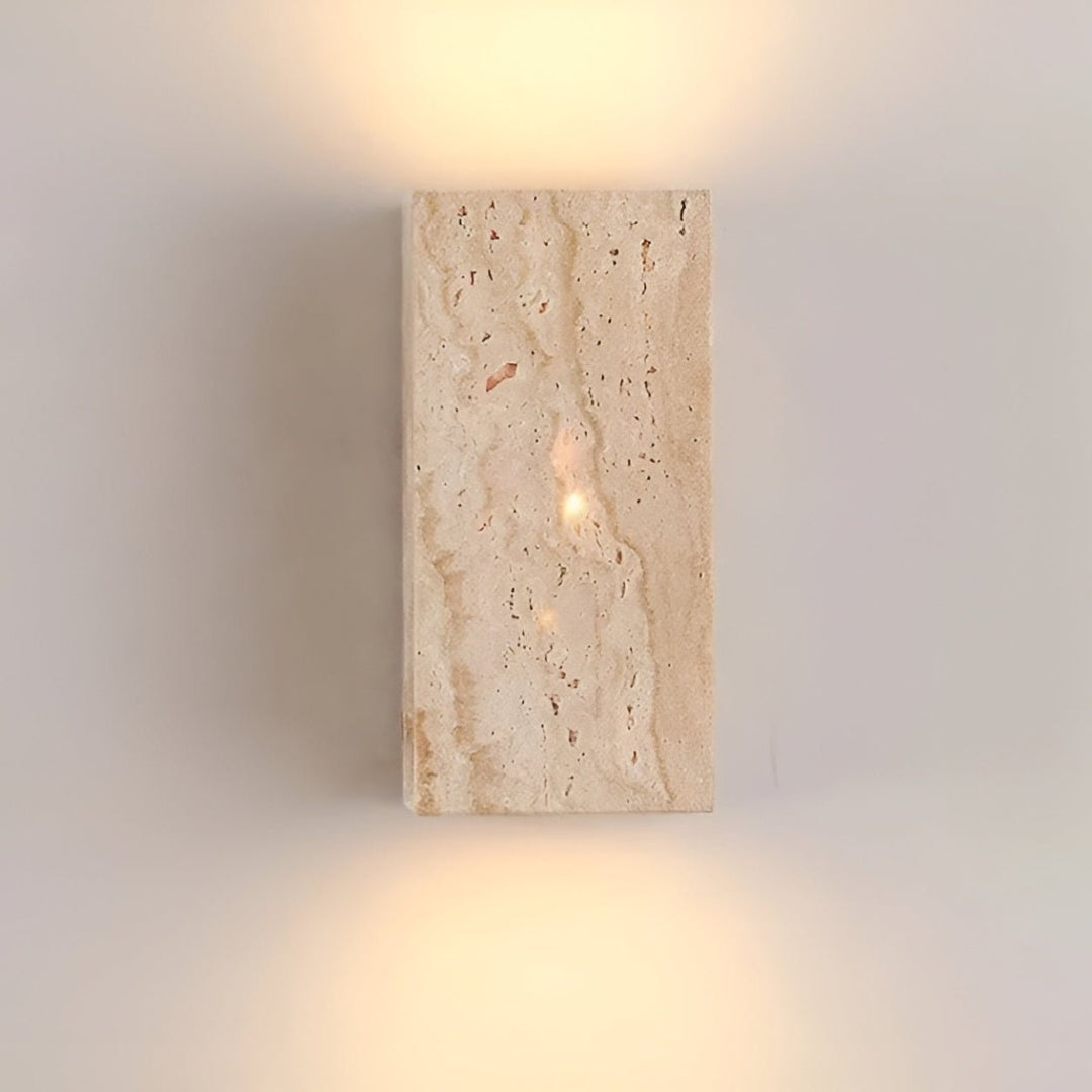 Skanto | Vegglampe laget av travertin for en varm og elegant atmosfære