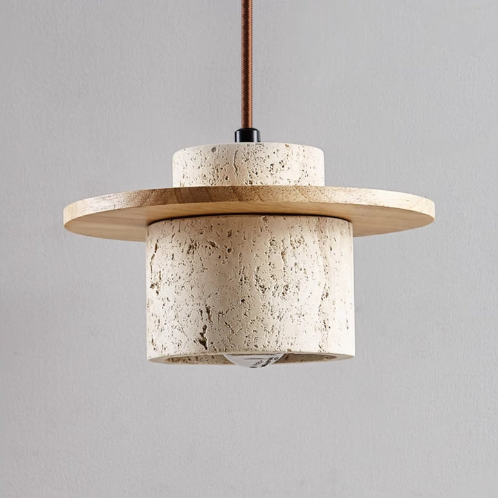Skanto | Hengende lampe laget av travertin med naturlig eleganse