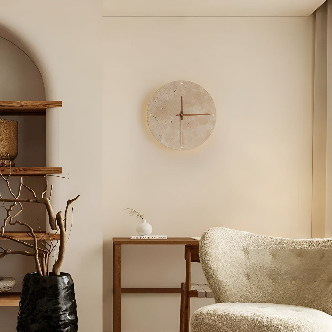 Travertine Veggklokke med LED Lys – Minimalistisk & Dekorativ | Høy- Kvalitets Naturlig Stein Klokke | Skanto