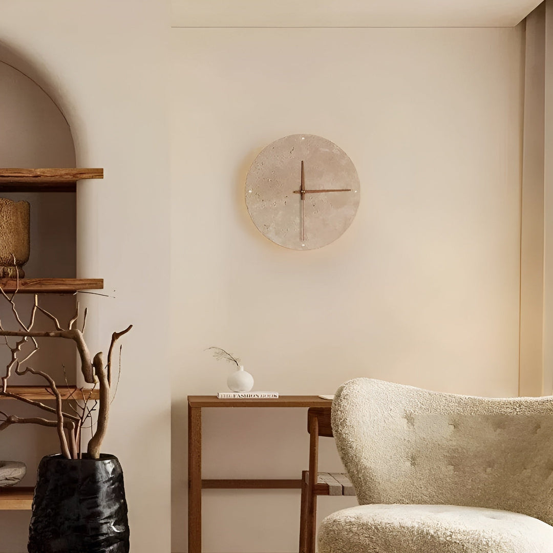Travertine Veggklokke med LED Lys – Minimalistisk & Dekorativ | Høy- Kvalitets Naturlig Stein Klokke | Skanto
