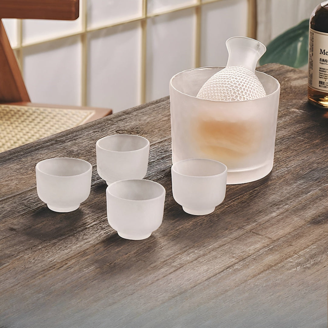 Japansk sake-sett laget av glass – Elegant karaffel med kopper | Perfekt for vin, whisky og likør | Skanto