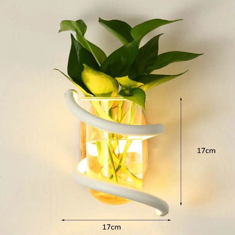 Skanto | VASELUX – Tre vegglampe med integrert LED og dekorativ vase