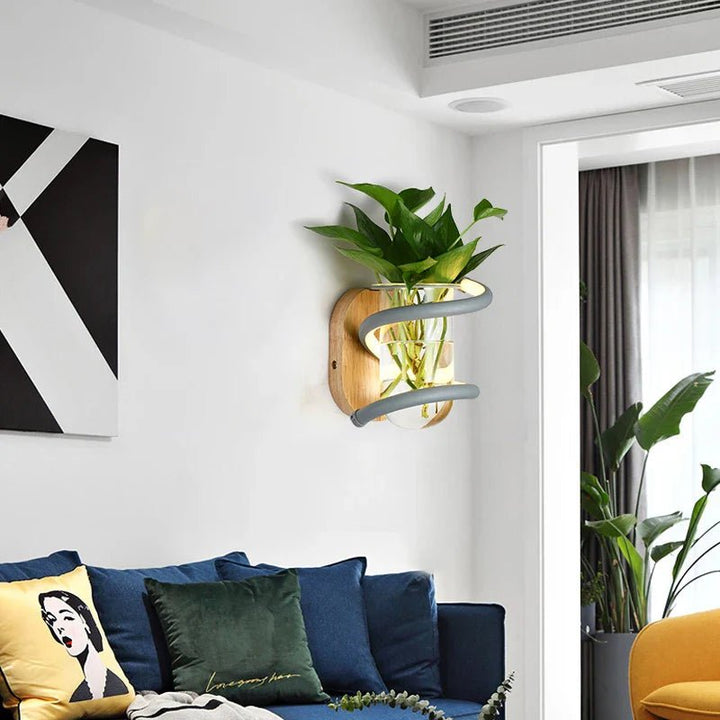 Skanto | VASELUX – Tre vegglampe med integrert LED og dekorativ vase