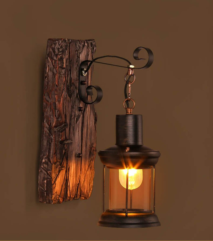 Skanto | Veritas - Vegglampe inkludert trebase og glassdesign