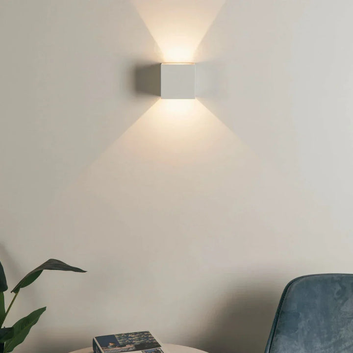 Skanto | Vegglampe Svart Aluminium Justerbar Kubus LED