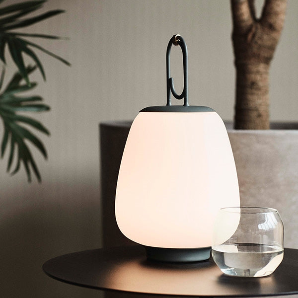Skanto | Allsidig Patio Lantern - LunaGlow