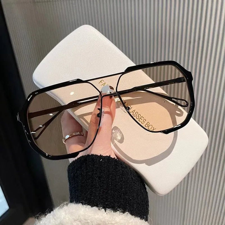 Skanto | VOGUEVIEW SHADES – Oversized firkantede solbriller med UV400 & fotokromatiske linser