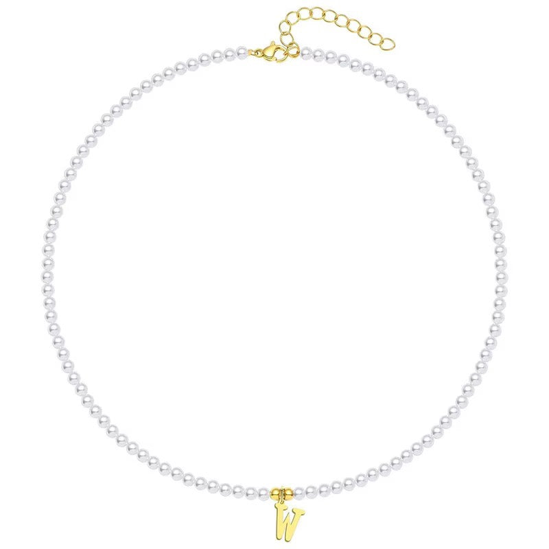 Skanto | Elegant gullbelagt perle bokstav initial halskjede