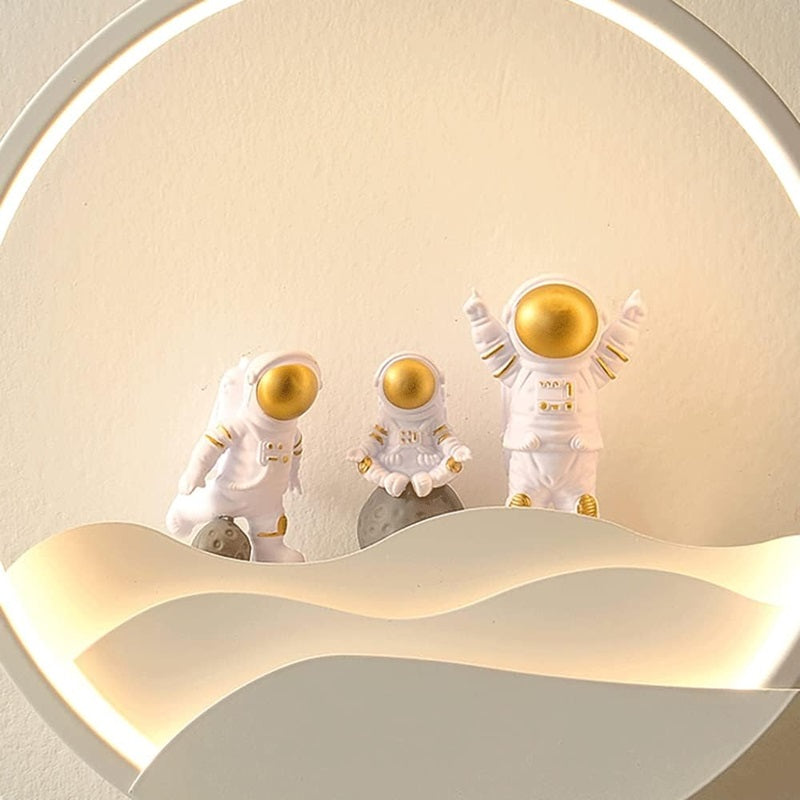 Skanto | Astronaut Vegglampe med TriColor LED Lys - 11" x 11"