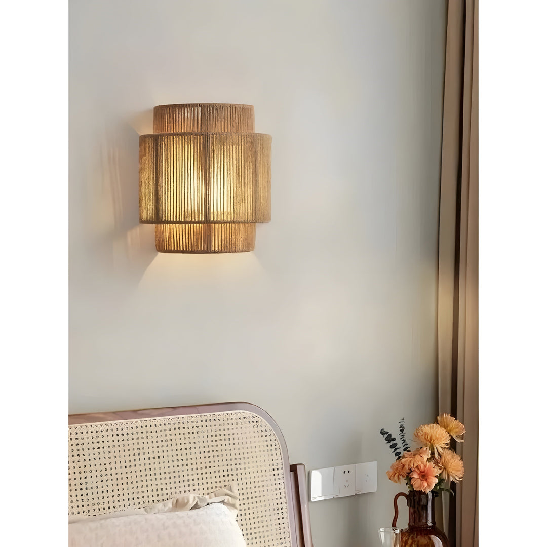 Skanto | WeaveGlow Moderne Rattan Vevd Vegglampe