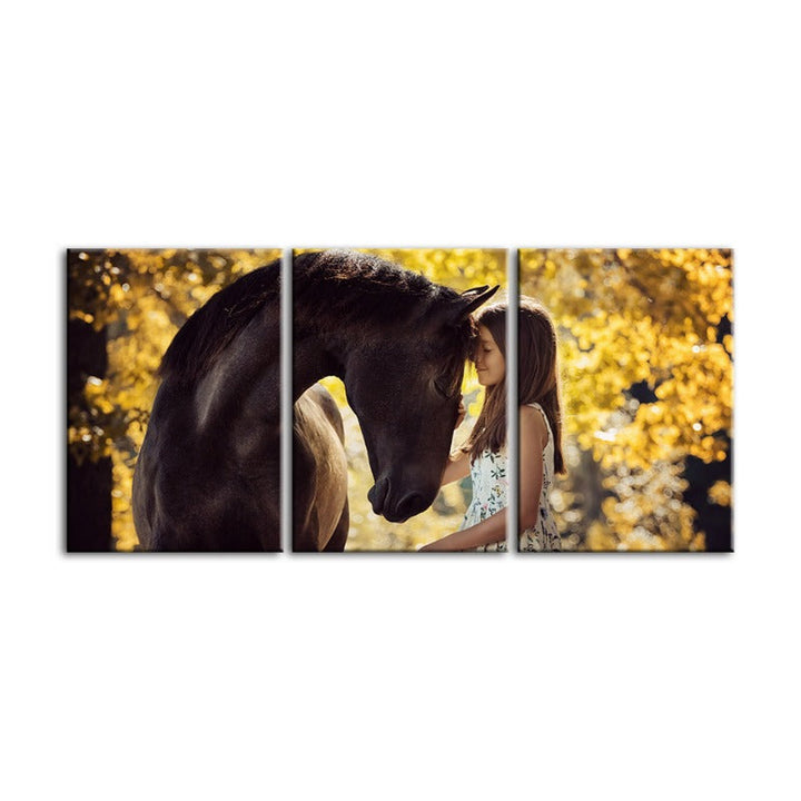 Vennskap mellom en jente og en hest - Lerret Veggkunst Maleri 3 Deler