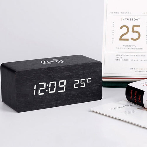 Skanto | Wood Electric Alarm Clock med trådløs ladeplate