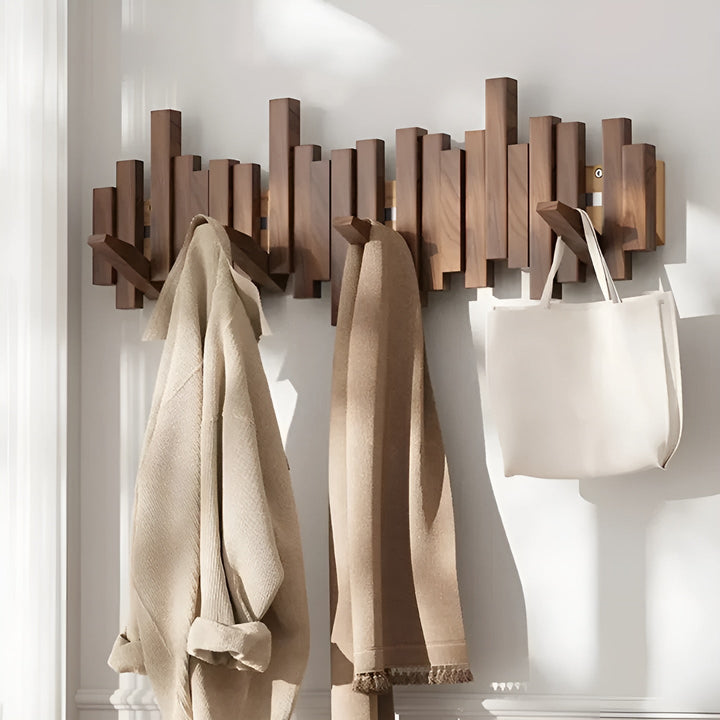 Stilig garderobe i tre – FlexiSkanto magnetiske kroker for bedre organisering | Ideell for soverommet